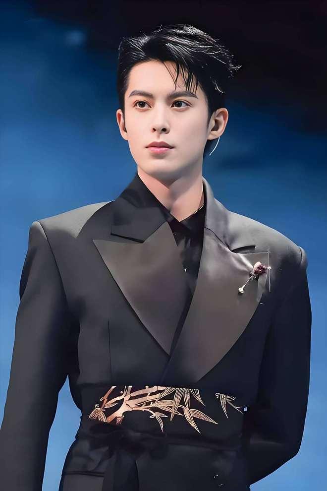 娱乐吃瓜王鹤棣,从“娱乐吃瓜王”到当红小生的华丽蜕变