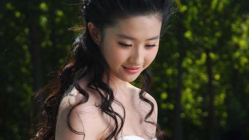 娱乐吃瓜酱刘亦菲,娱乐圈的“神仙姐姐”，从美貌到演技，一路星光璀璨